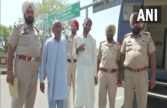 India releases two Pakistani nationals