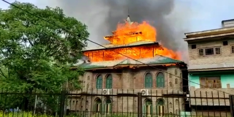 In Video Mosque, Few Other Structures Involved As Massive Fire Breaks Out in Srinagar …