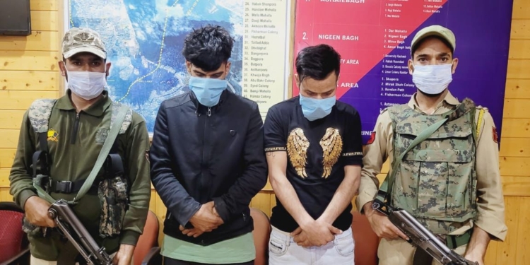Two drug peddlers held in Srinagar,Heroin like substance recovered and one…