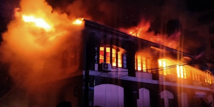 Massive fire broke out in Police station in srinagar video Available …..