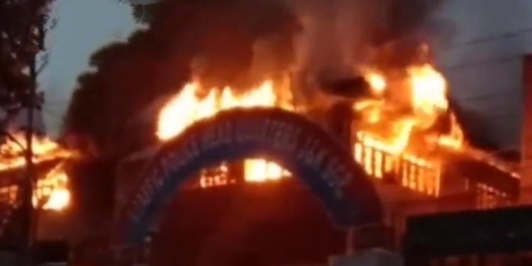 Massive fire broke out in the top floor of Traffic Police Headquarters building in Srinagar…