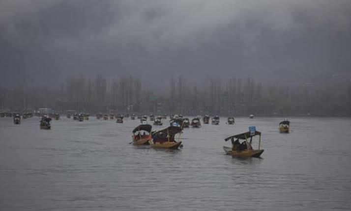 Windstorm: 4 troopers rescued after their boat capsizes in Lake, Tourists evacuated….