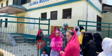 Protest: Authorities in Srinagar shut down school without informing parents, students…