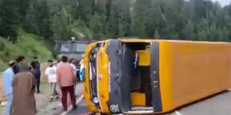 BREAKING:School bus topples, several students injured in Kashmir