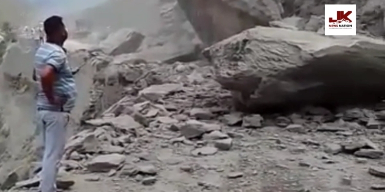 Watch Massive Landslide blocks Srinagar-Jammu highway, traffic suspended….