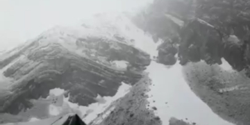 Watch video Snowfall Starts in this famous place in kashmir