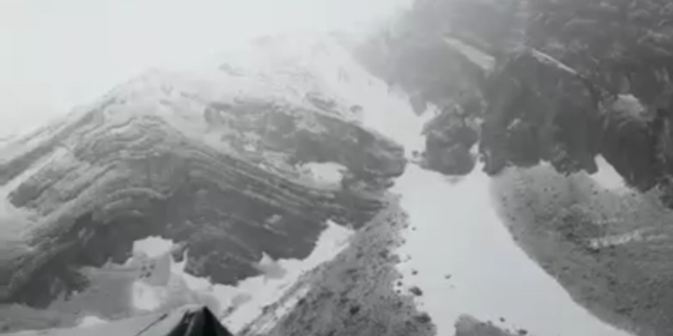 Watch video Snowfall Starts in this famous place in kashmir