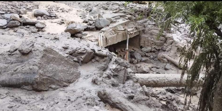 Massive mudslides force closure of highway,mudslides photos available