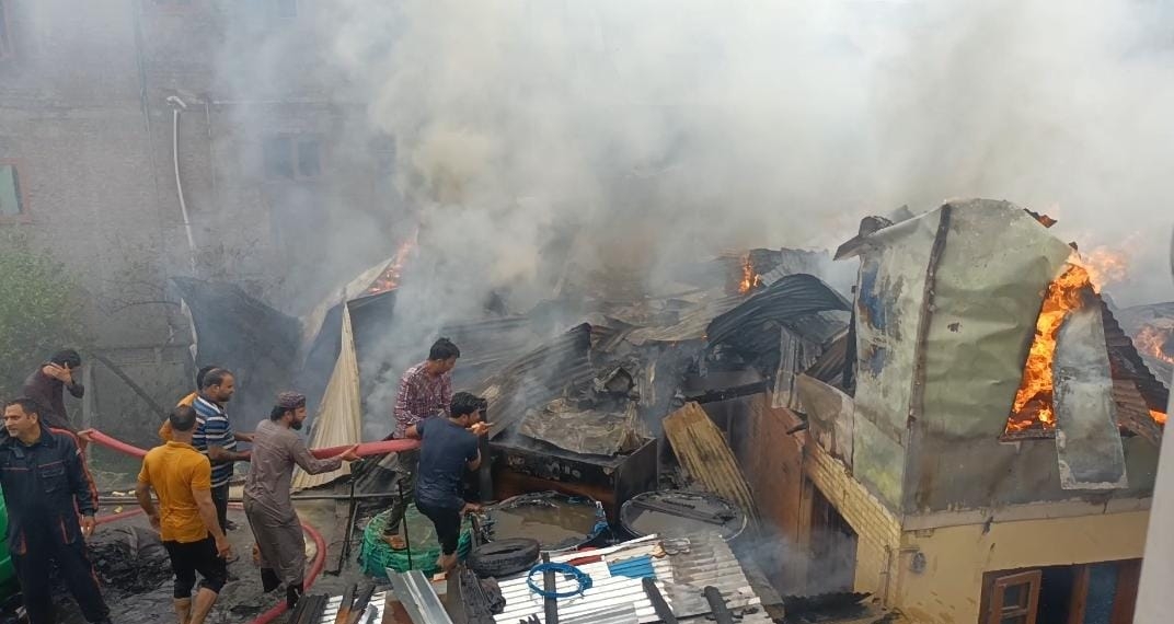 Darul Uloom, 2 houses damaged in fire in Kashmir