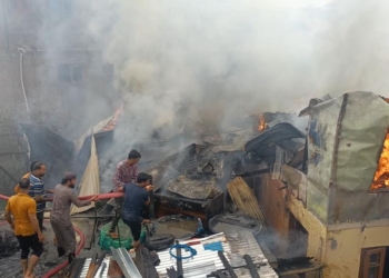 Darul Uloom, 2 houses damaged in fire in Kashmir