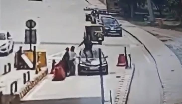 Couple Attacked By Toll Plaza Bouncers