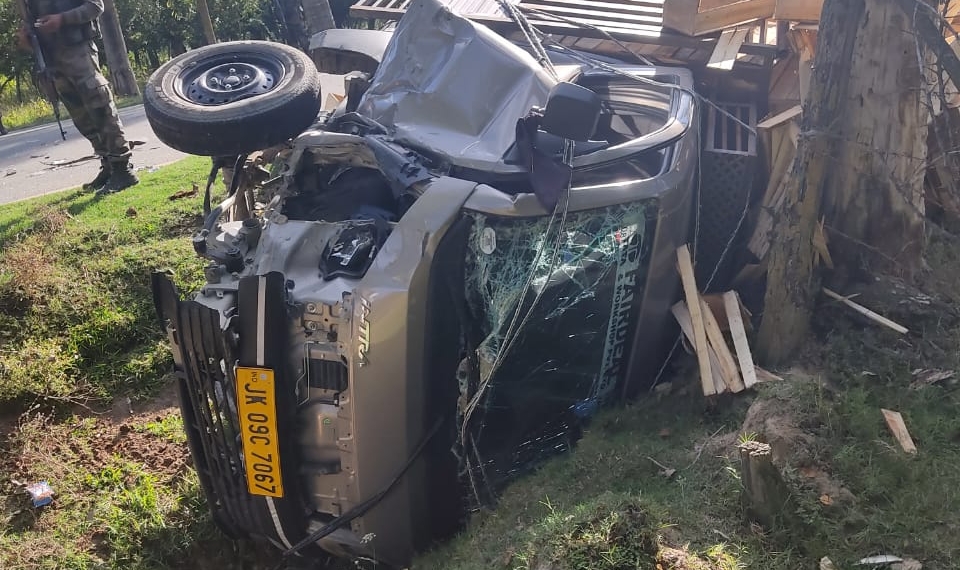 5 Persons Including 3 Soldiers Injured In Kashmir