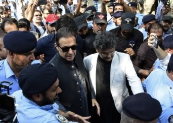 Pak Ex PM Imran Khan escapes plane crash