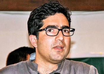 IAS officer Shah Faesal withdrawn his petition from the Supreme Court challenging the Presidential order to scrap Article 370