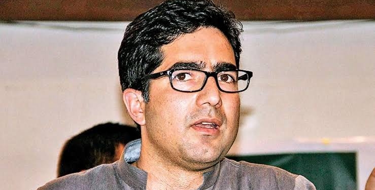 IAS officer Shah Faesal withdrawn his petition from the Supreme Court challenging the Presidential order to scrap Article 370