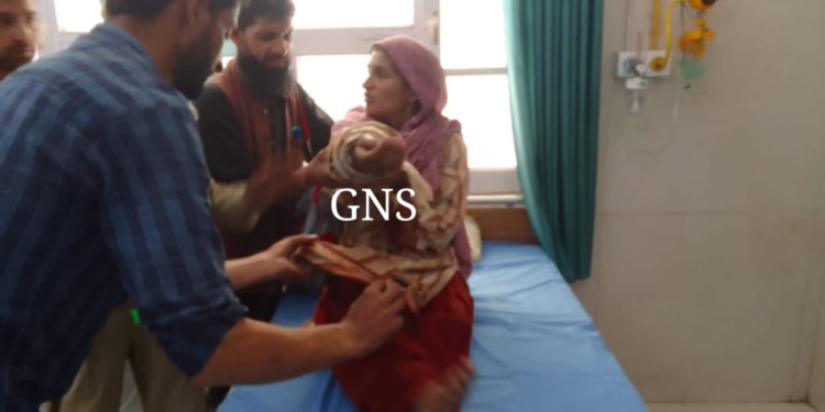 Mother-daughter among 4 people inured