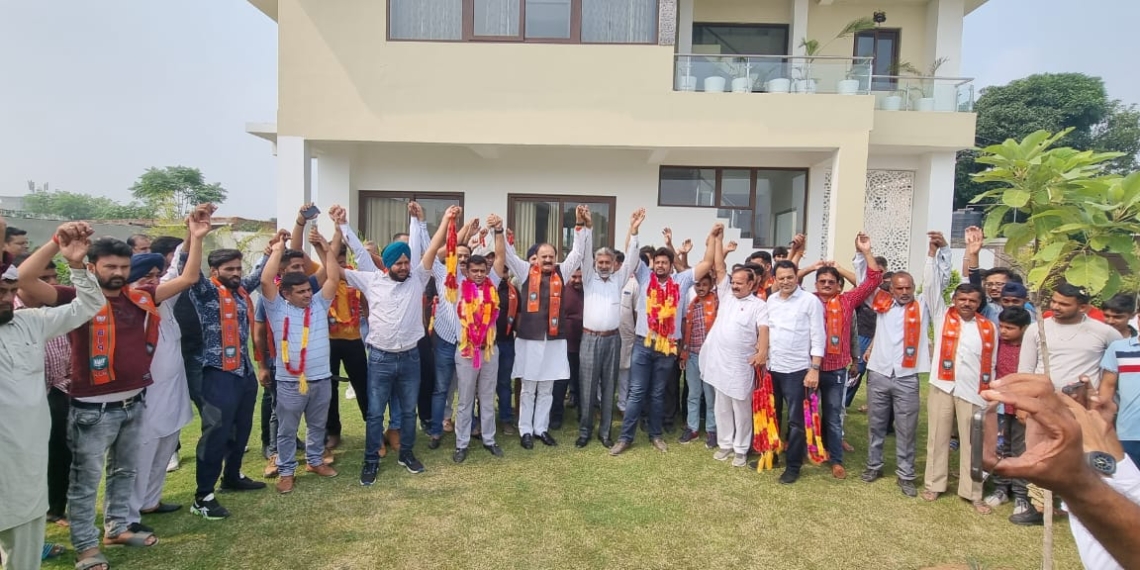 Big setback to NC; Youth Dist President Riyaz Malik, team joins BJP