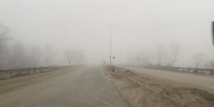 Fog engulfs Srinagar, Jammu as mercury records slight drop in J&K