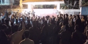 Police conduct late-night raid to arrest….