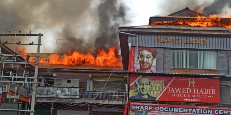 Massive Fire Engulfs Shopping Complex In Srinagar