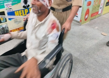 Two non-locals die, 9 injured on Srinagar Anantnag Highway