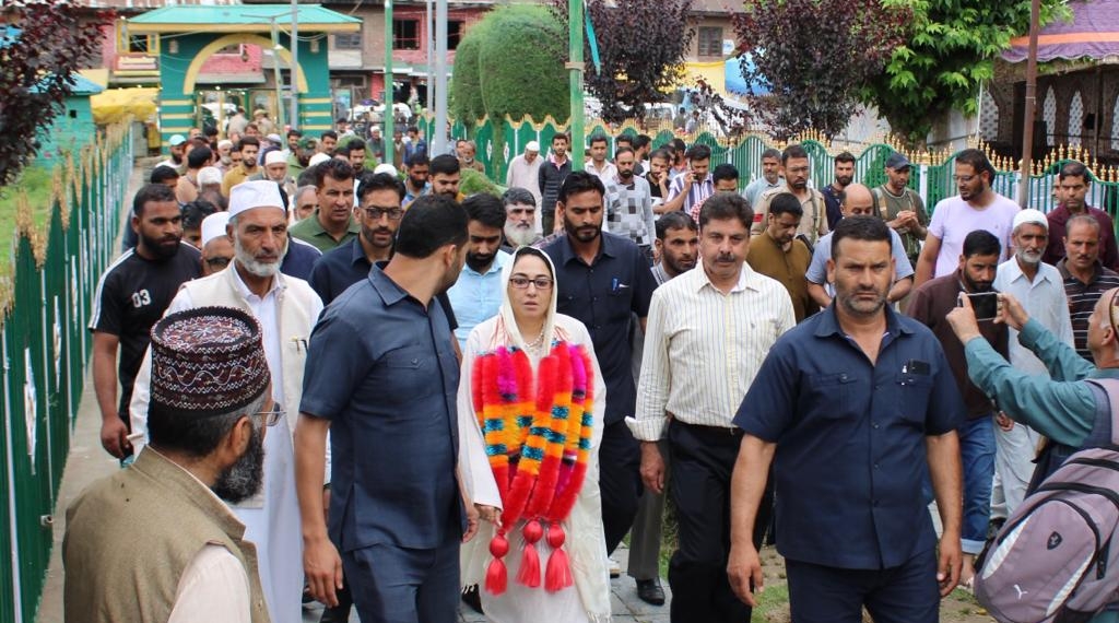 Dr. Darakhshan laid Foundation Stone for Utility Complex and Main Gate at Chrar-e-Sharief Shrine
