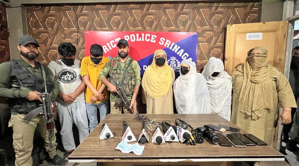 4 Member Honey Trap Gang Busted in Srinagar, They Used To Lure Gullible People & Extort Money : Police