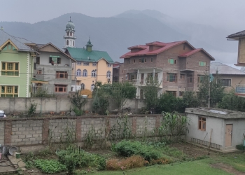 Refreshing Showers Bring Relief and Delight to Srinagar Residents and Tourists