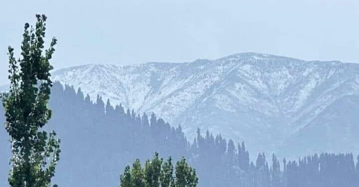 Gulmarg Receives Season’s First Snowfall
