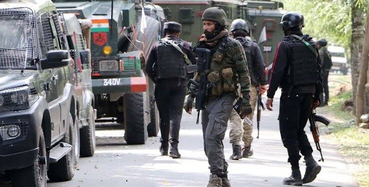 Day 03 Kokernag Gunfight: Heavy Firing, Shelling Going On, Operation To Continue throughout Night Until All Holed Up Militants Are Not Eliminated: ADGP Kashmir