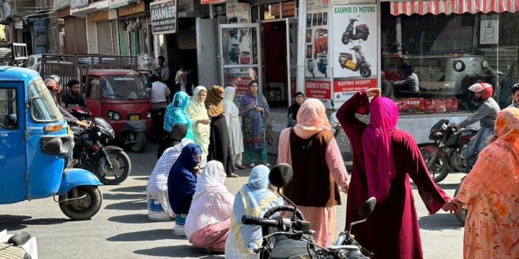 Habba Kadal residents protest over water shortage