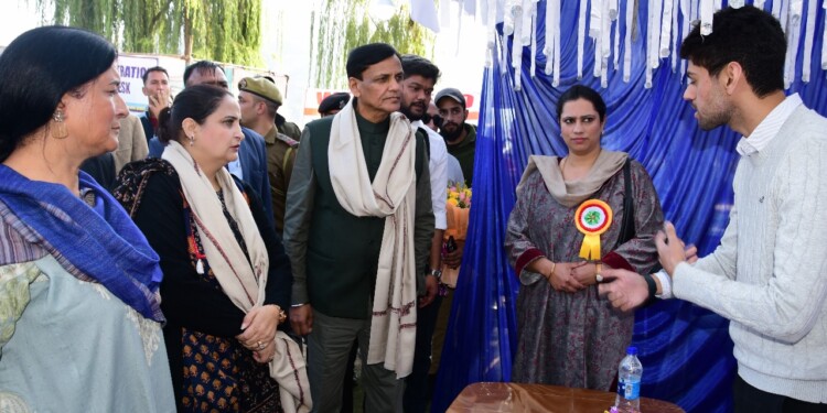 DE&CC Ganderbal organises day long mega Job fair at Ganderbal’s Manasbal park
