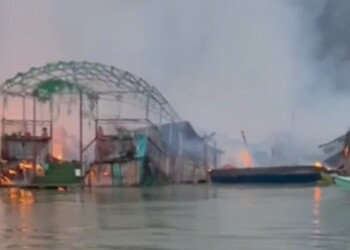 Several Houseboats Gutted In massive Fire In Dal Lake Srinagar