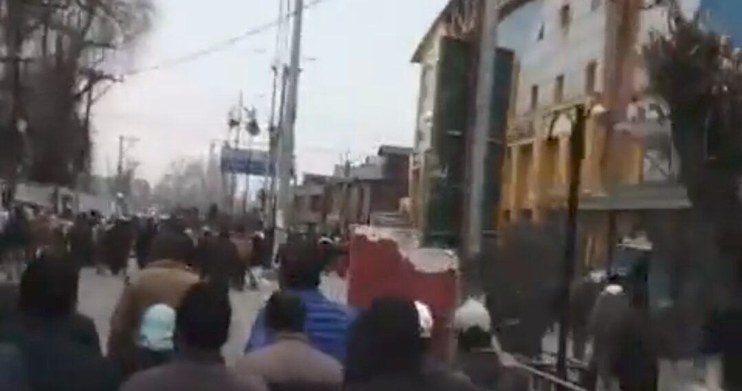Enthusiastic Crowd Gathers at Bakshi Stadium, Srinagar to Welcome PM Modi’s Historic Visit