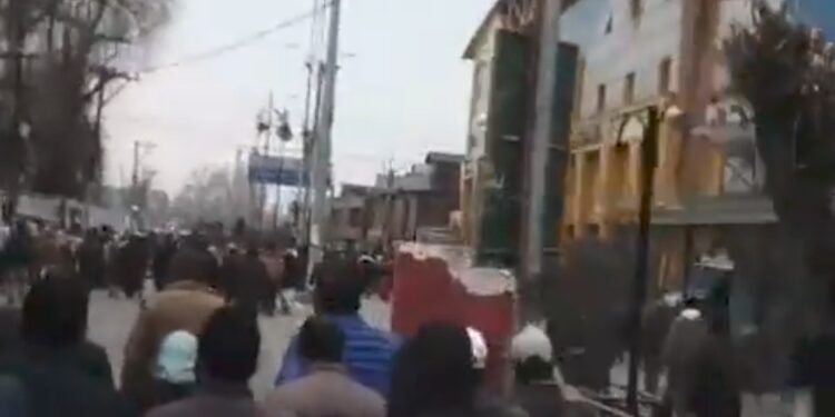 Enthusiastic Crowd Gathers at Bakshi Stadium, Srinagar to Welcome PM Modi’s Historic Visit