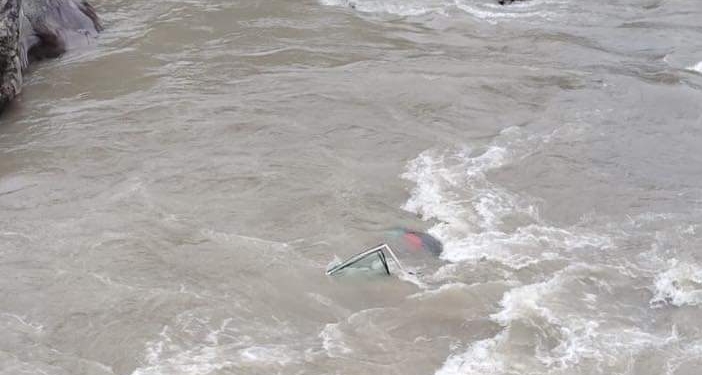 Tragedy Strikes In Kashmir: 3 Rescued, 6 Missing as Vehicle Plunges into Nallah….