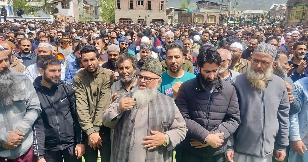 Jamiat Ahl-e-Hadith President Leads Funeral Prayers for Drowned Victims, Declares Them Martyrs; Thousands Offer Funeral with Wet Eyes