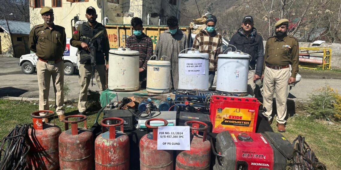 Police busts notorious gang of burglars in Ganderbal; Stolen property worth lacs recovered