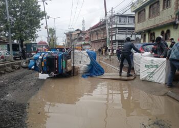 Breaking news Woman among 3 injured in road accident in Srinagar’s…