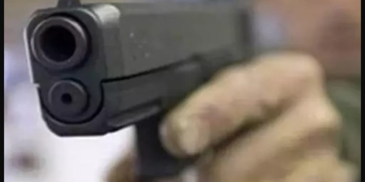 17-yr-old boy enters girlfriend’s house, kills…