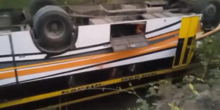 Bus Taking Cops After Poll Duty Overturns In Madhya Pradesh, 21 Injured
