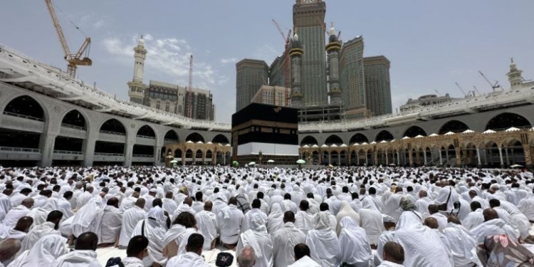 First batch of 320 pilgrims from J&K leaves for Hajj