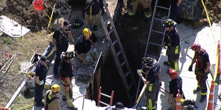 5 Persons Fall Into Well in.. 2 Dead, 3 Hospitalised