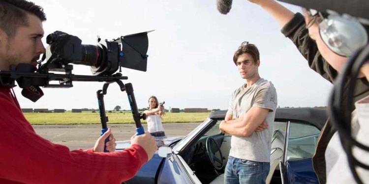 A Million Dollar TouristKashmir welcomes foreign film crews..Both Hollywood and Bollywood