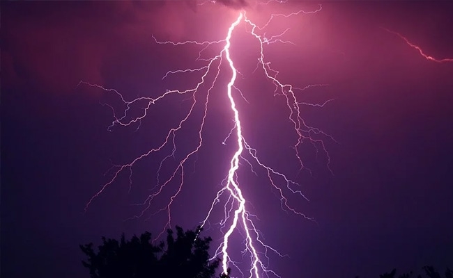 6 Die As Heavy Rain, Thunderstorms Lash Southern Districts Of…