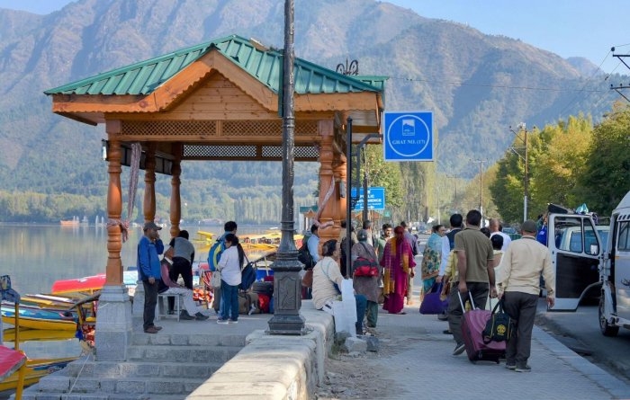 Kashmir Tourism Surges: Jam packed hotels, full booking for May, June months