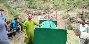 WATCH VIDEO: Bear Sighting in Boniyar Baramulla Prompts Wildlife Department to Install Trapper
