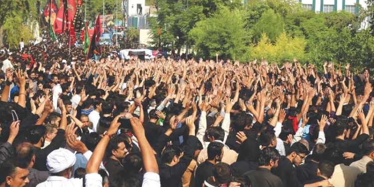 Srinagar Administration allows 8th Muharram procession from Gurubazar to….