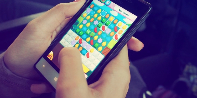 Teacher terminated After His Phone Reveals How Long He Played Candy Crush