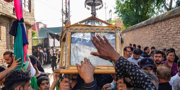 Srinagar Administration allows 8th Muharram procession from Gurubazar to Dalgate